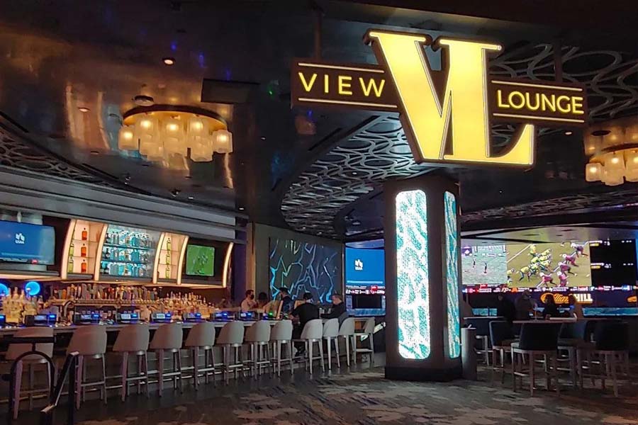 strat march madness view lounge